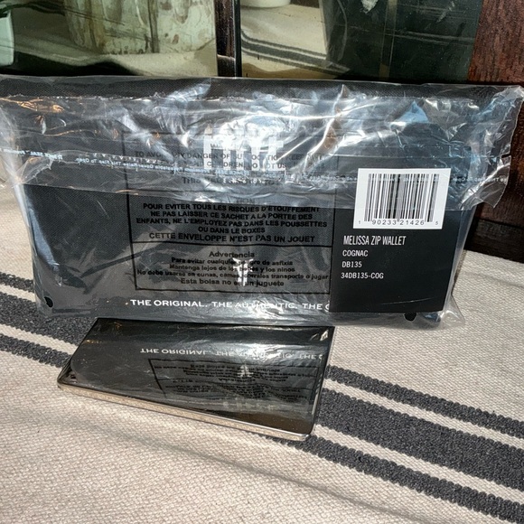 NWT Frye Leather Melissa Zip Around Wallet Cognac Brown Retail $158 - Picture 9 of 9